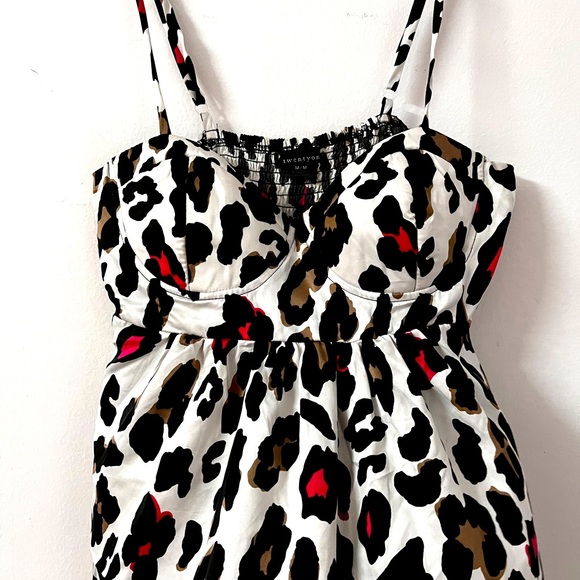 twenty second Tops - Beautiful Sleeveless top by Brand21 Medium size can wear all seasons